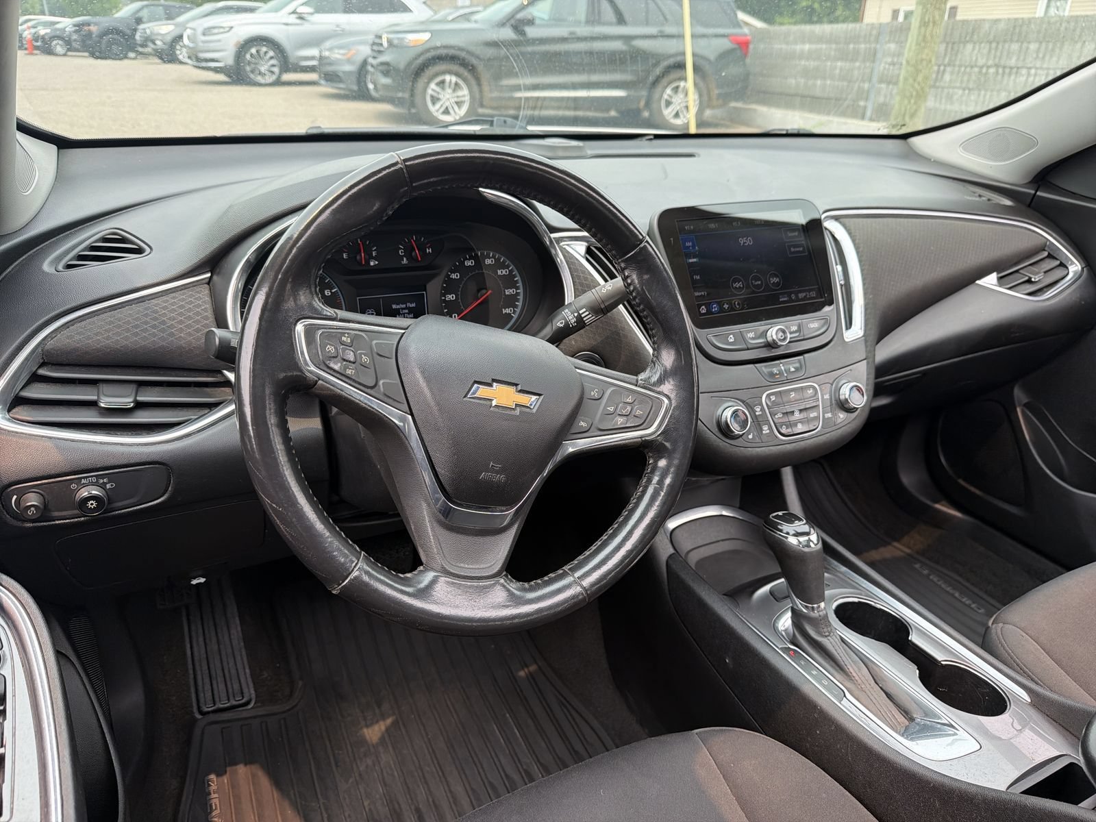 Used 2020 Chevrolet Malibu LT FWD image 17
