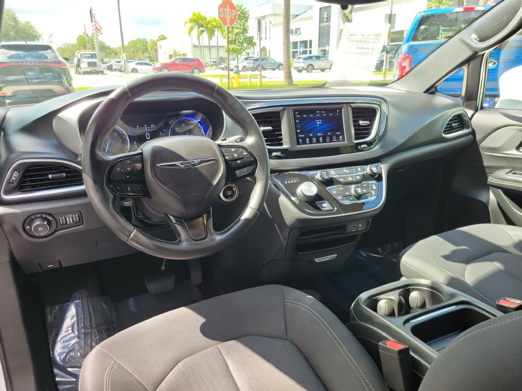 Used 2018 Chrysler Pacifica Touring Plus w/ S Appearance Package FWD image 17
