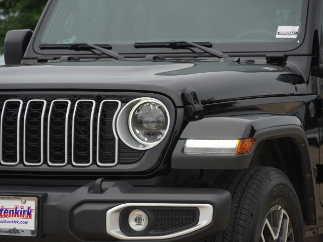 Used 2025 Jeep Wrangler Unlimited Sahara AWD/4WD image 4