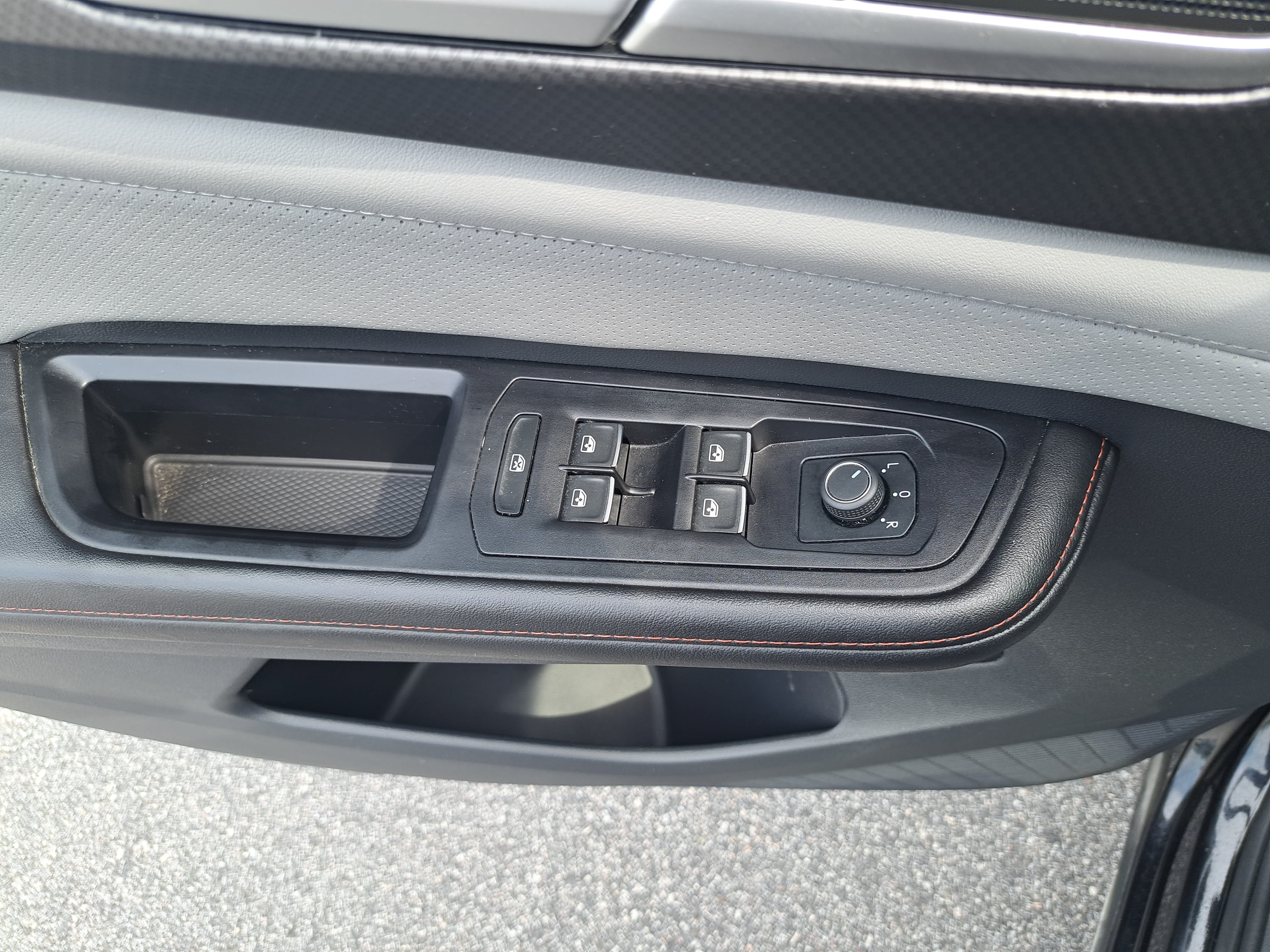 Used 2024 Volkswagen Atlas Peak Edition SEL AWD/4WD image 28