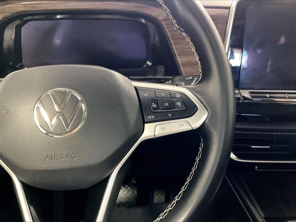 Used 2025 Volkswagen Atlas SEL AWD/4WD image 25