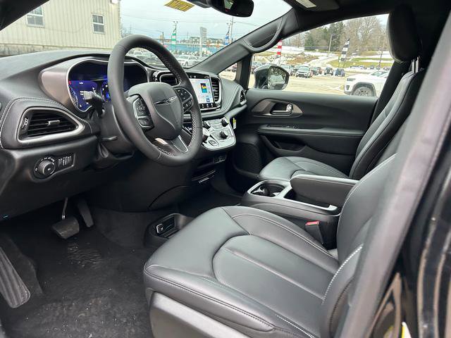 New 2026 Chrysler Pacifica Select AWD/4WD image 8