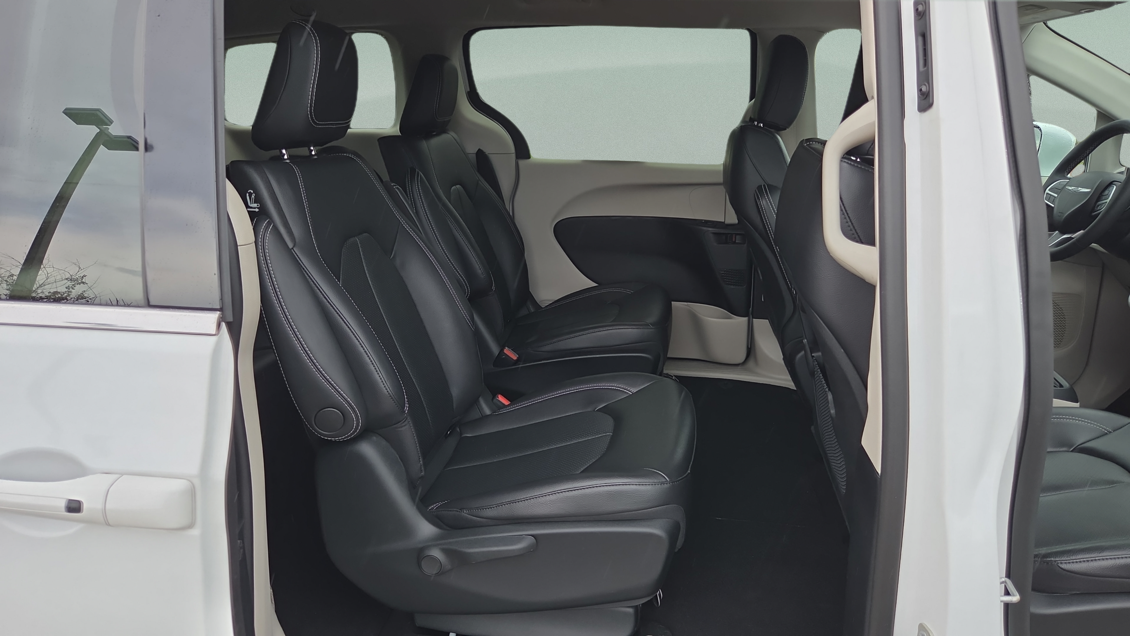 Used 2022 Chrysler Pacifica Touring-L FWD image 15