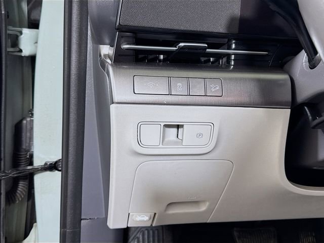 Used 2025 Hyundai Kona SEL FWD image 8