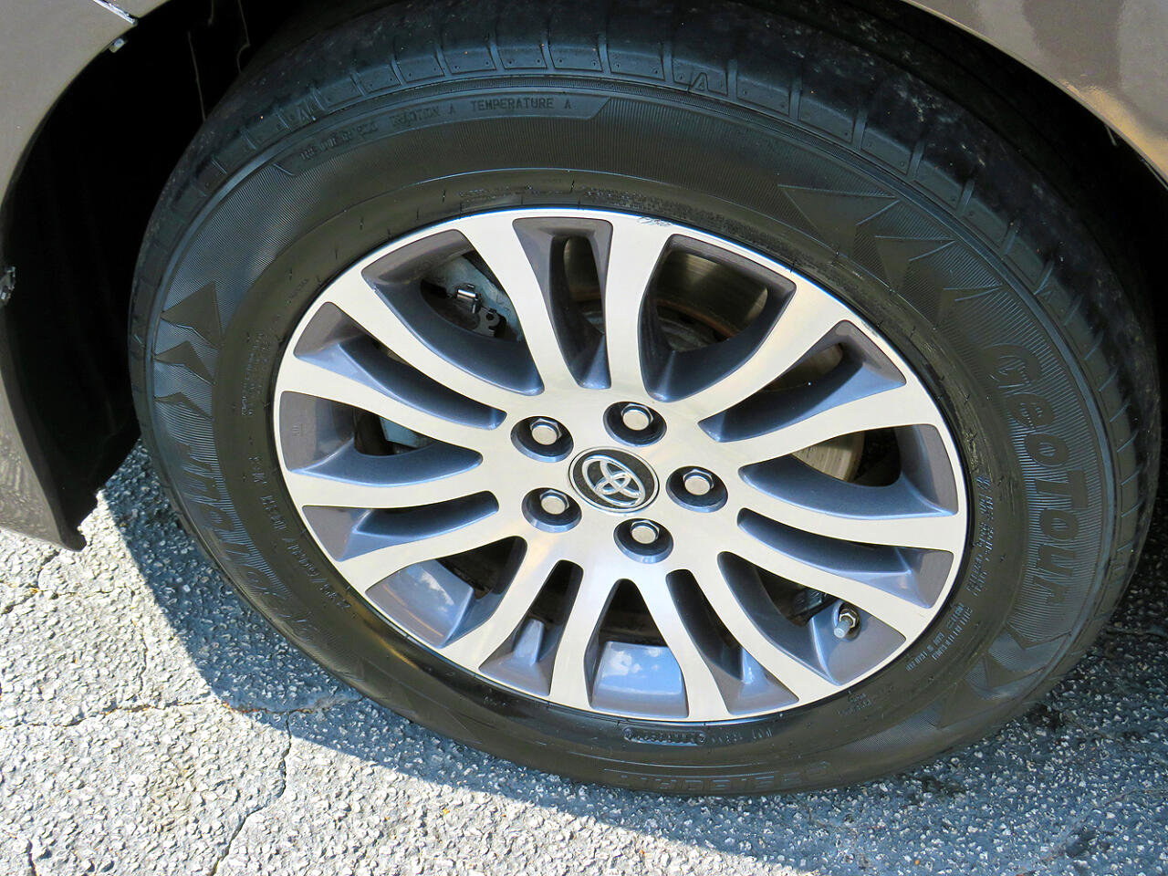 Used 2018 Toyota Sienna XLE image 11