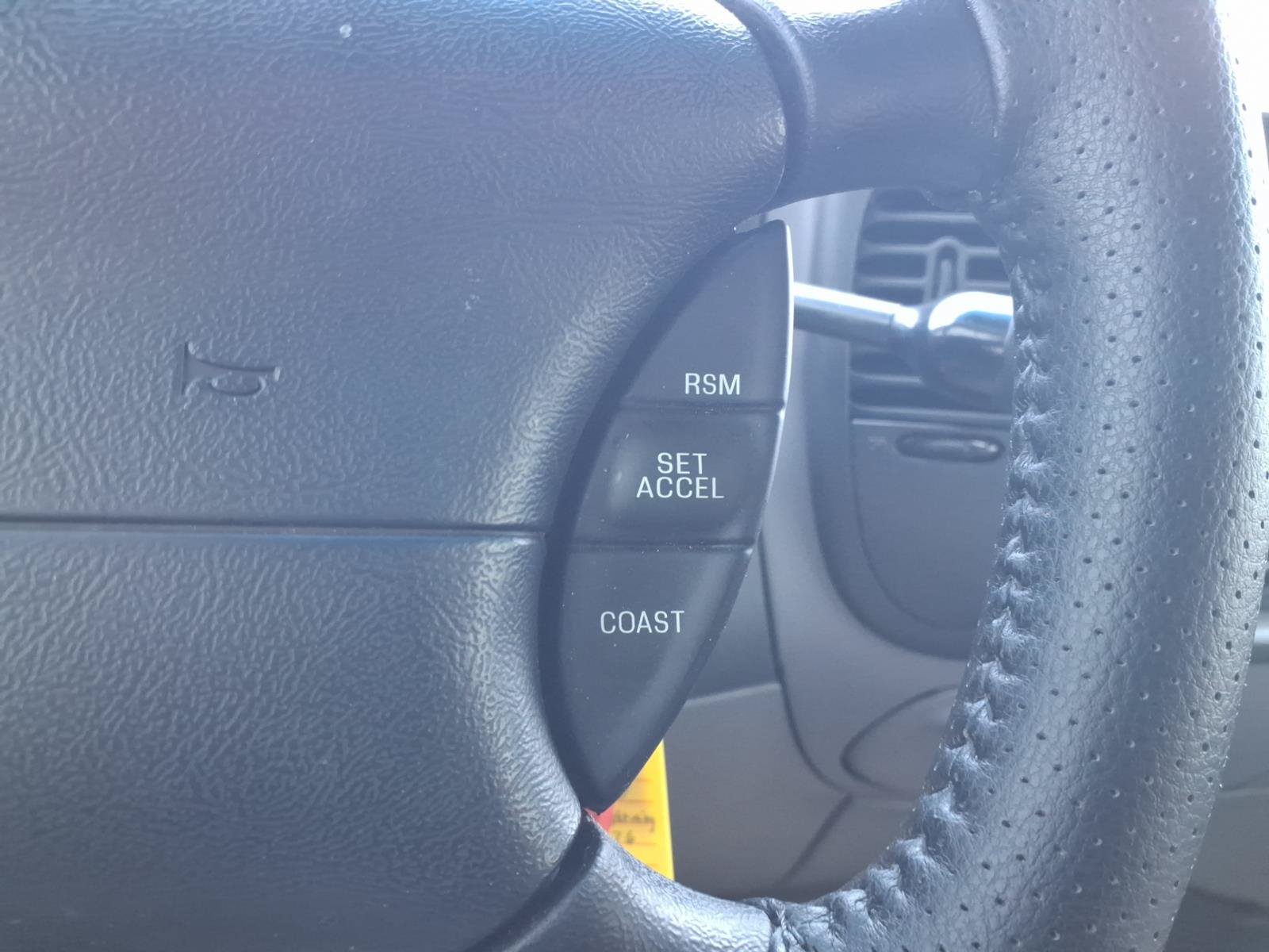 Used 2000 Ford F150 Lightning RWD image 26
