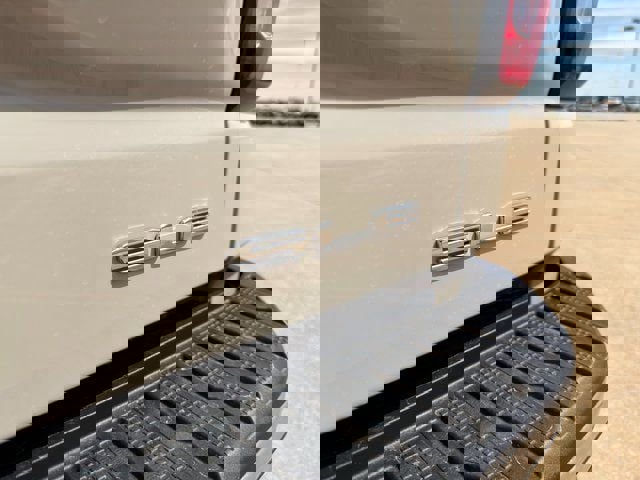 New 2026 GMC Sierra 1500 SLE w/ Preferred Package image 17