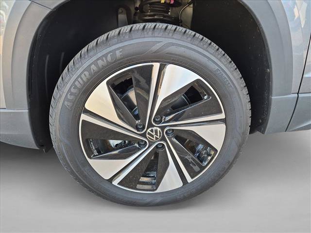 Used 2024 Volkswagen Taos SE AWD/4WD image 23