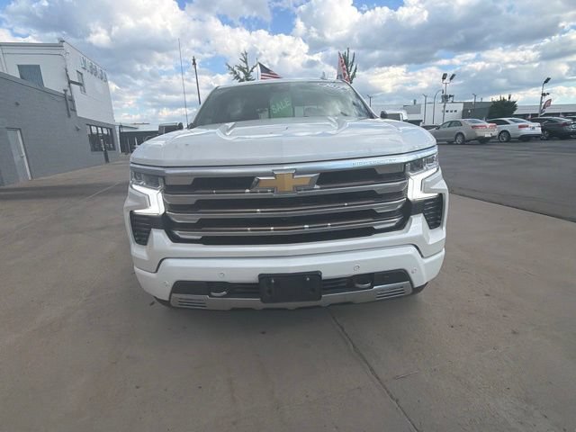 Used 2022 Chevrolet Silverado 1500 High Country w/ Technology Package AWD/4WD image 11