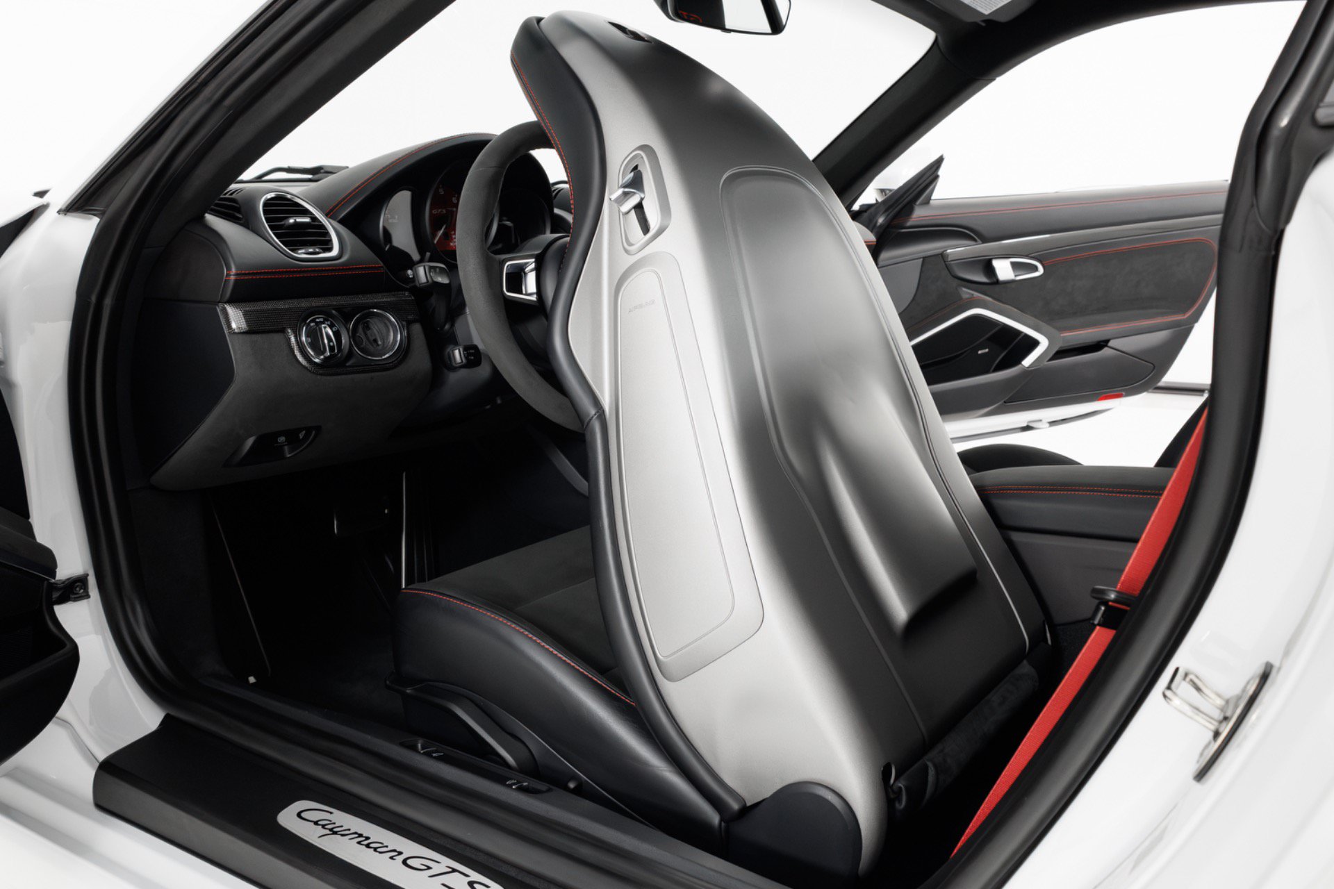 Used 2022 Porsche 718 Cayman GTS RWD image 49