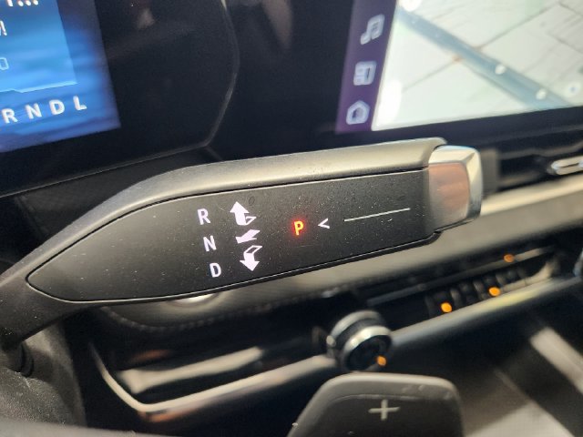 Used 2026 Chevrolet Equinox LT FWD image 23