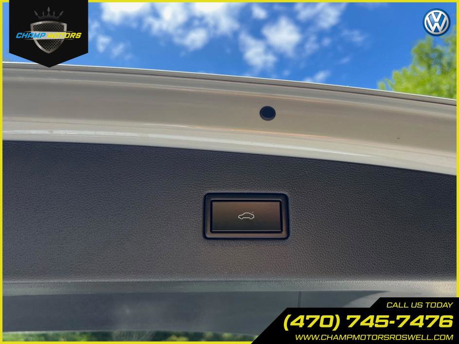 Used 2018 Volkswagen Tiguan SEL image 15