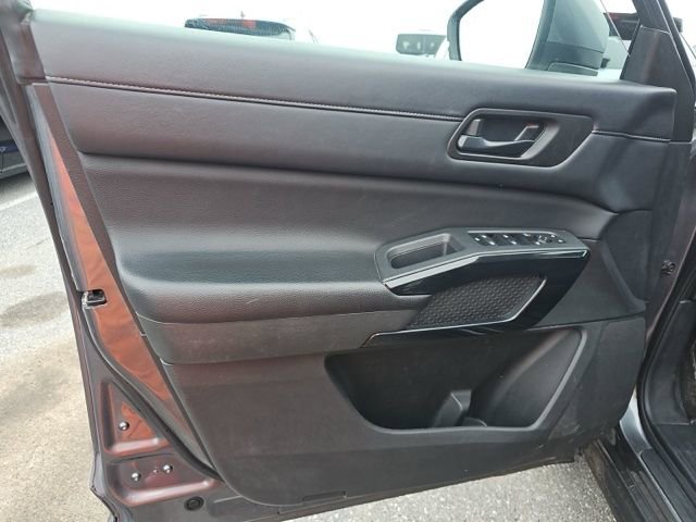 Used 2024 Nissan Pathfinder SV image 13