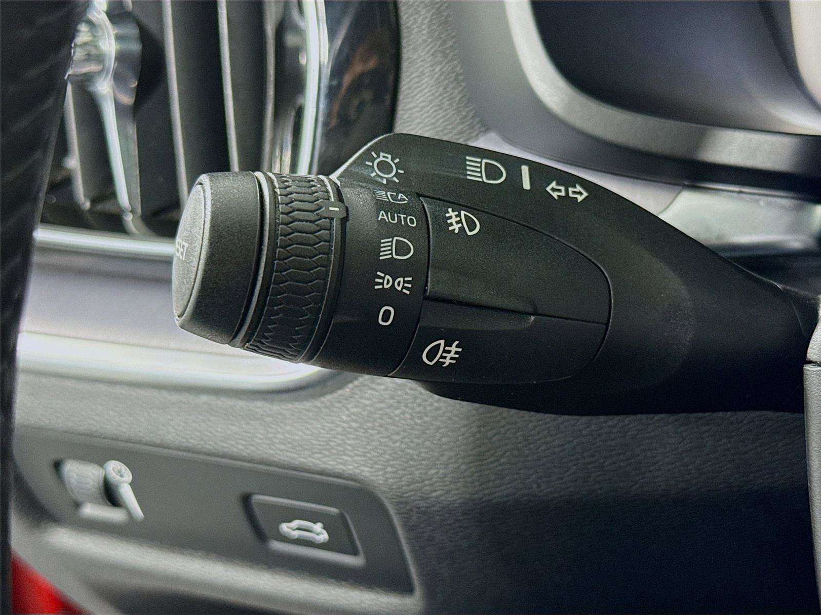 Used 2019 Volvo S60 T5 Momentum w/ Premium Package image 5