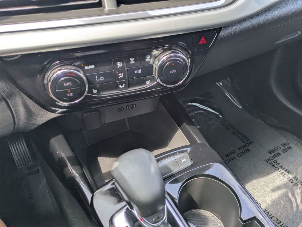 Used 2025 Chevrolet Trax LT w/ LT Convenience Package FWD image 26