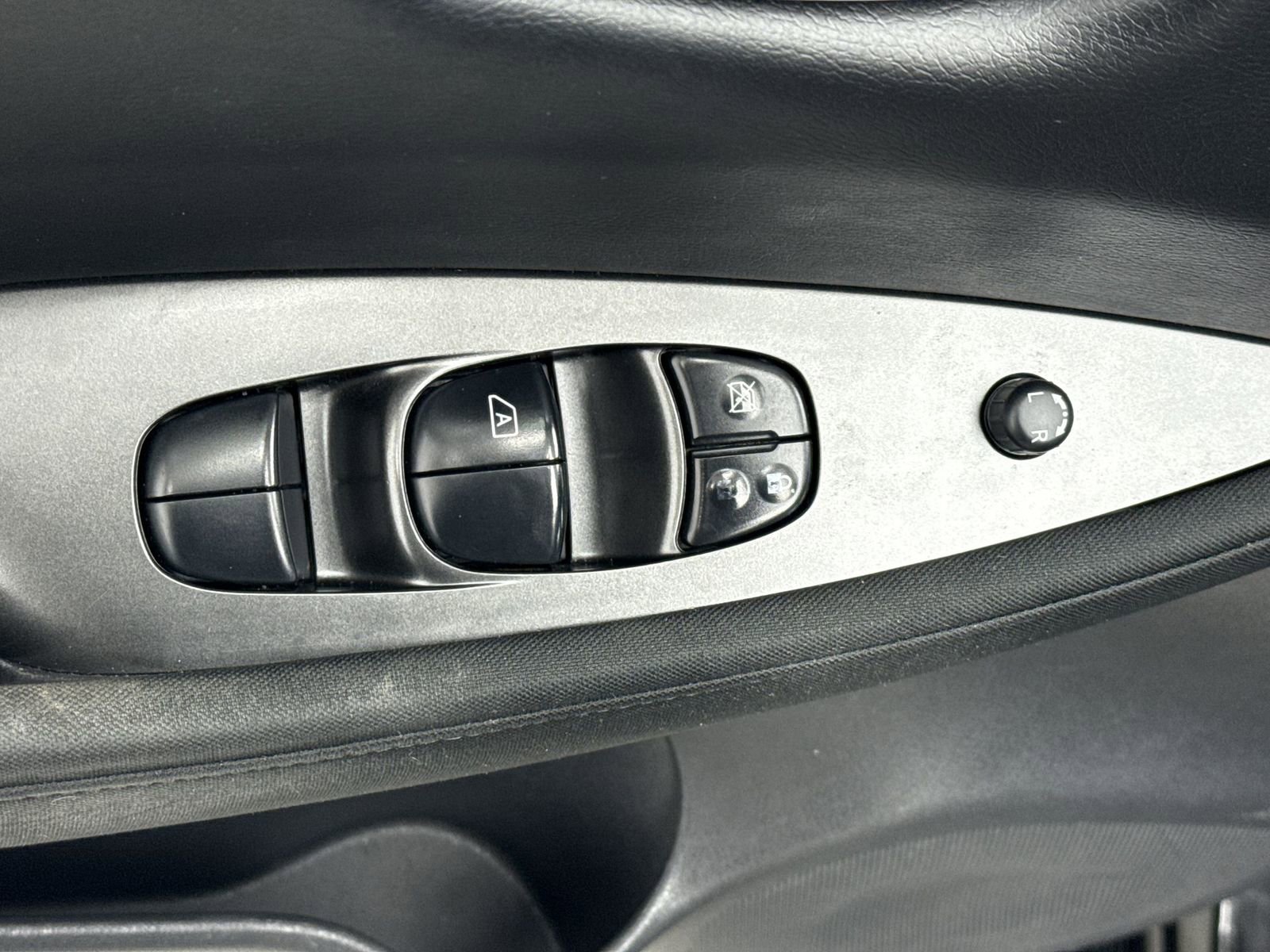 Used 2019 Nissan Leaf S w/ S Charge Package image 17