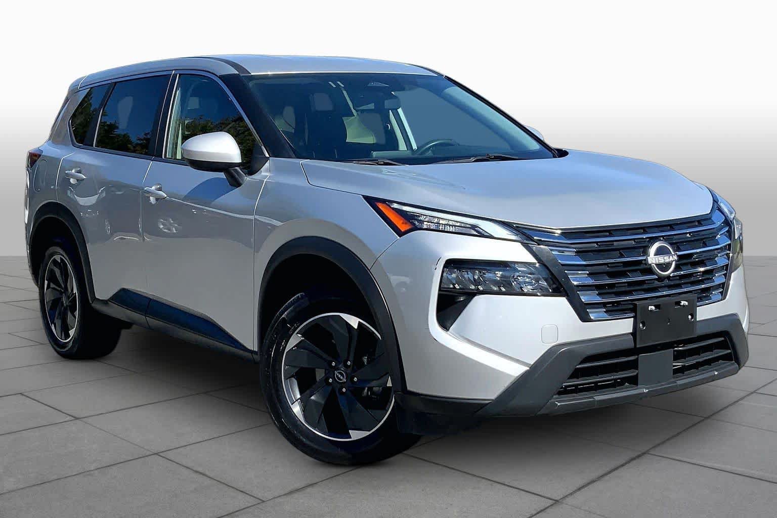 Used 2024 Nissan Rogue SV AWD/4WD image 3