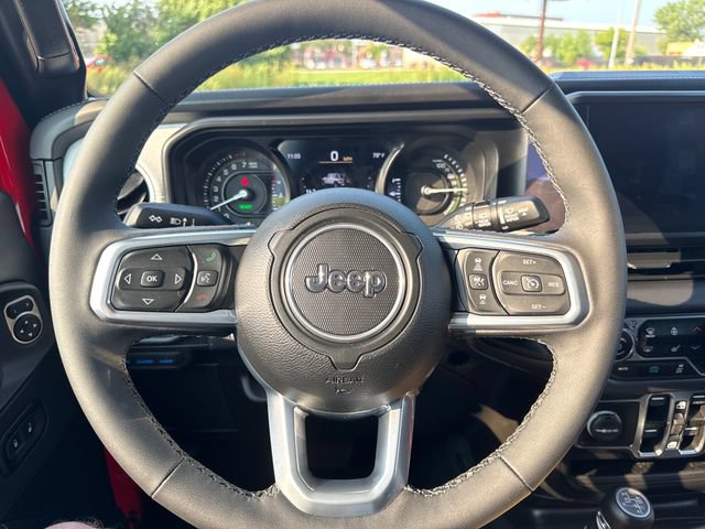 Used 2025 Jeep Wrangler Unlimited Sahara AWD/4WD image 14