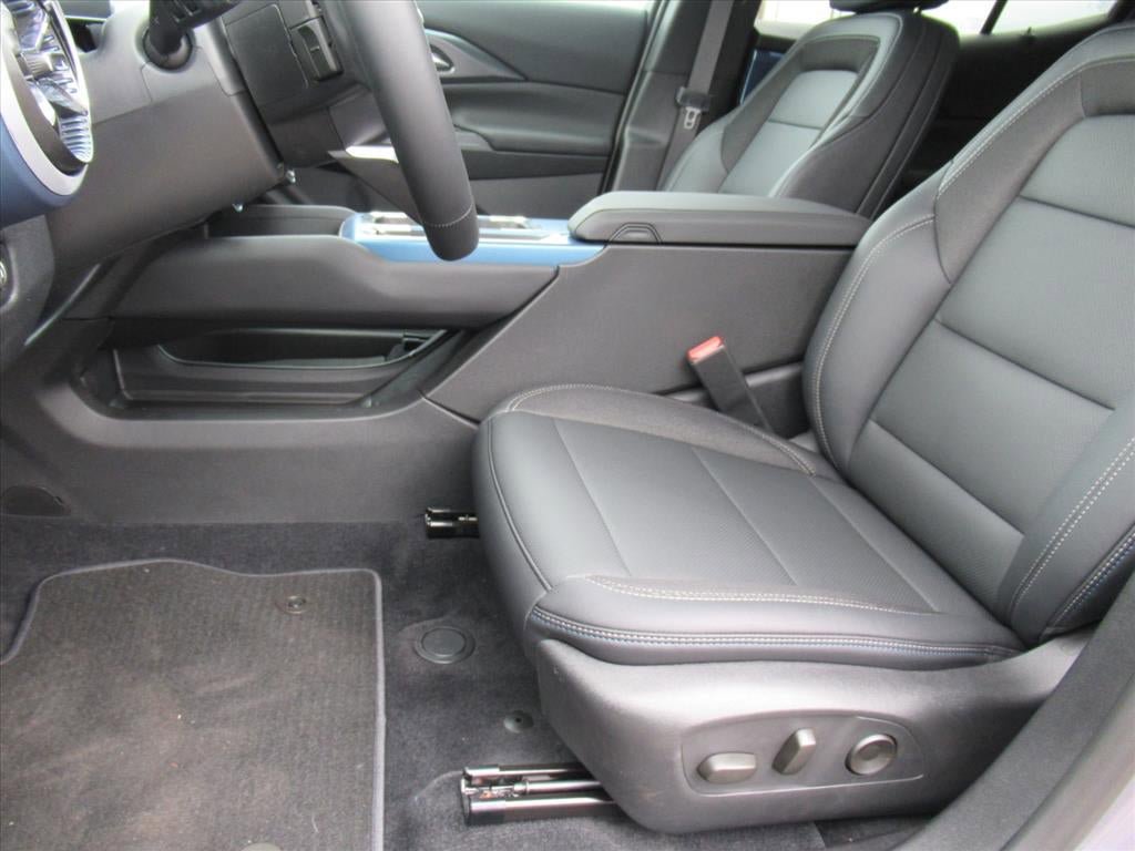 New 2026 Chevrolet Equinox EV LT AWD/4WD image 17