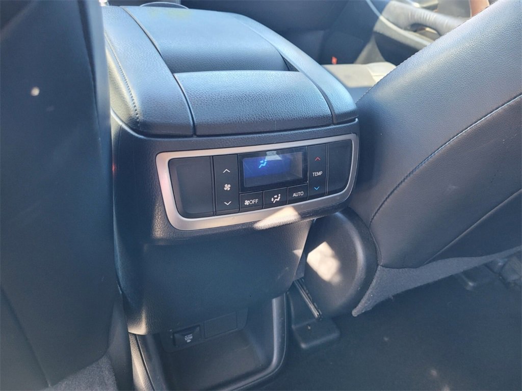 Used 2015 Toyota Highlander Limited image 7