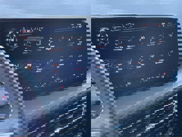 Used 2025 Chevrolet Traverse LT image 15