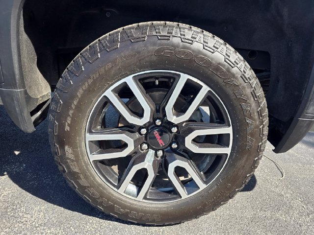 Used 2024 GMC Sierra 1500 AT4 w/ Technology Package AWD/4WD image 13