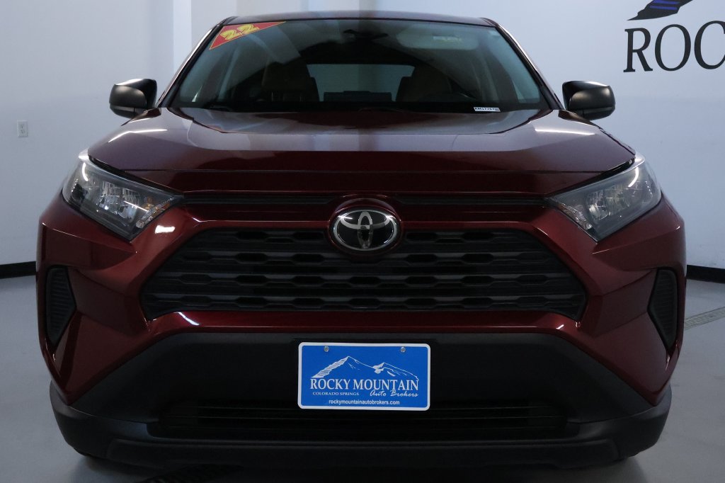 Used 2022 Toyota RAV4 LE AWD/4WD image 2