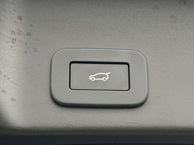 Used 2023 Land Rover Range Rover Evoque R-Dynamic SE image 11