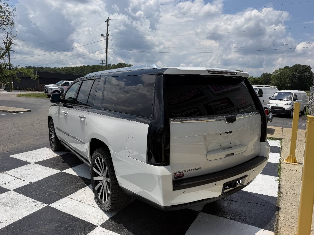 Used 2017 Cadillac Escalade ESV Premium Luxury AWD/4WD image 7