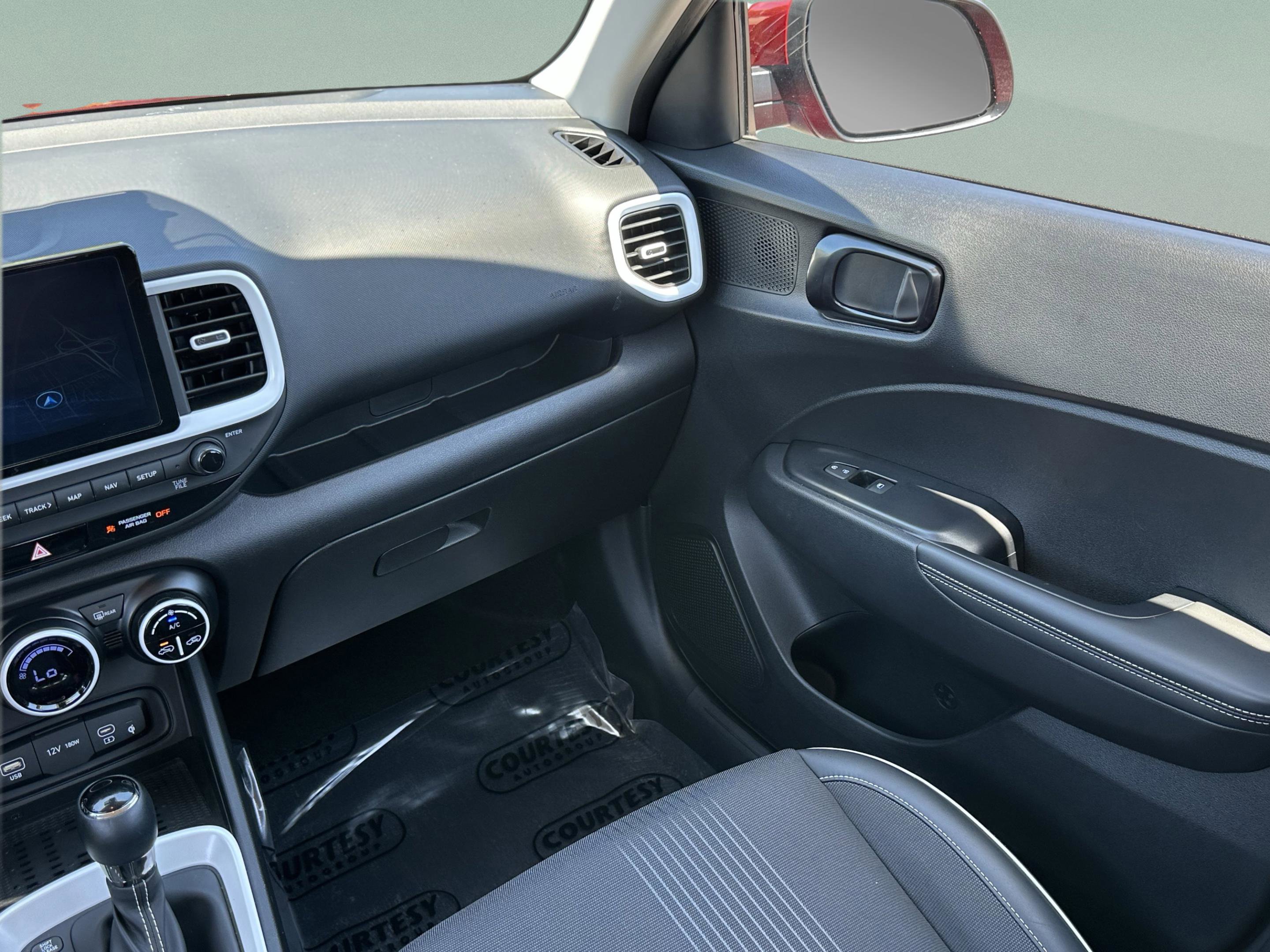 Certified 2024 Hyundai Venue Limited FWD image 13