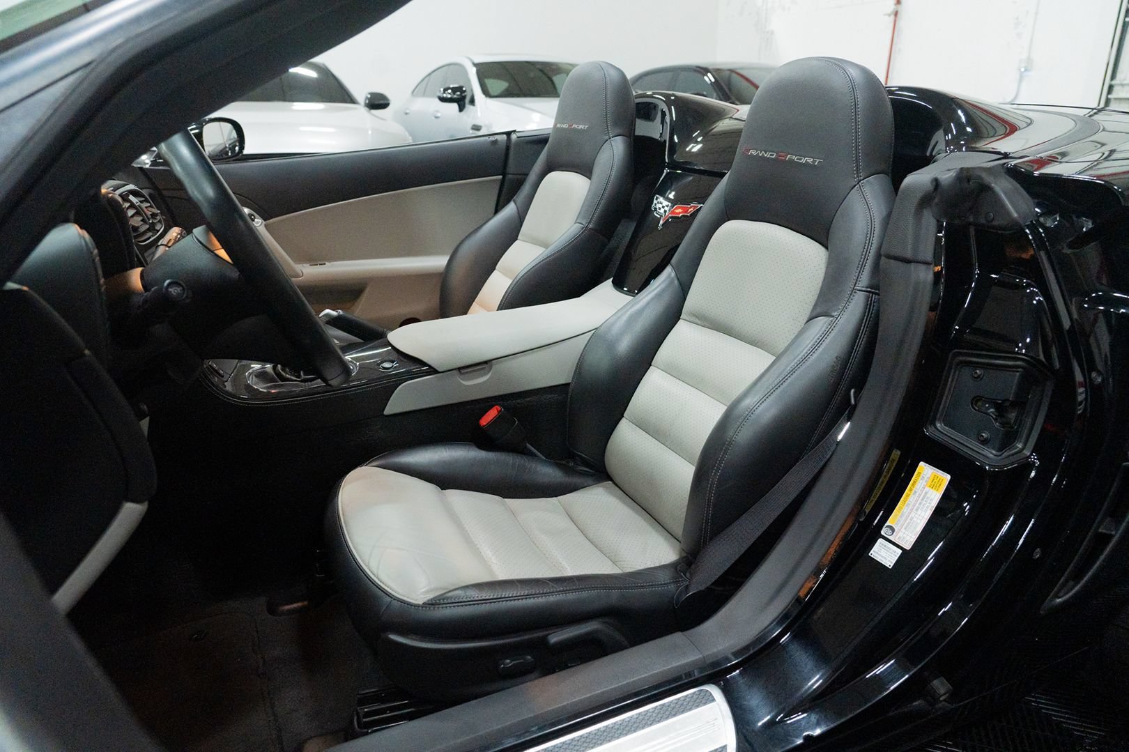Used 2010 Chevrolet Corvette Grand Sport w/ Preferred Equipment Group RWD image 20