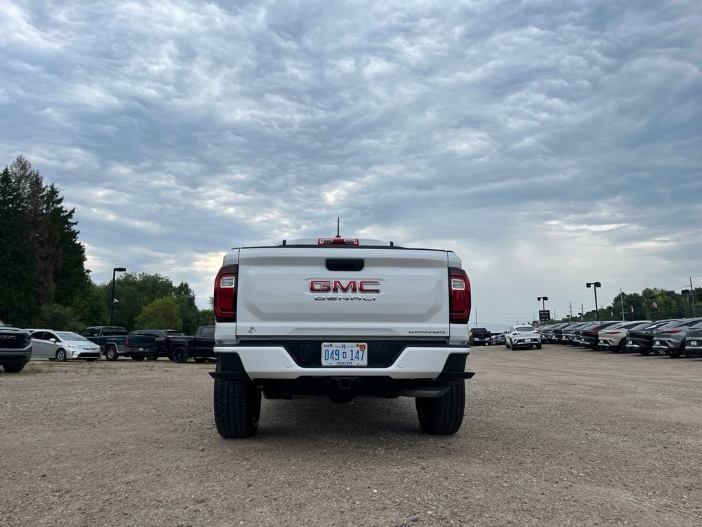 Used 2023 GMC Canyon Denali AWD/4WD image 9