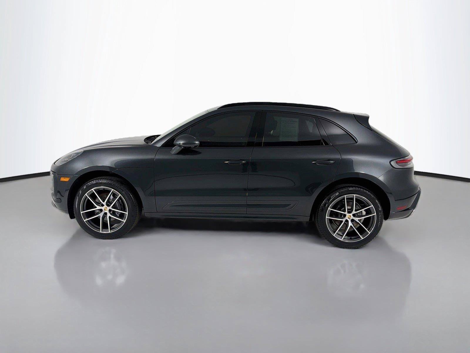 Certified 2024 Porsche Macan AWD/4WD image 2