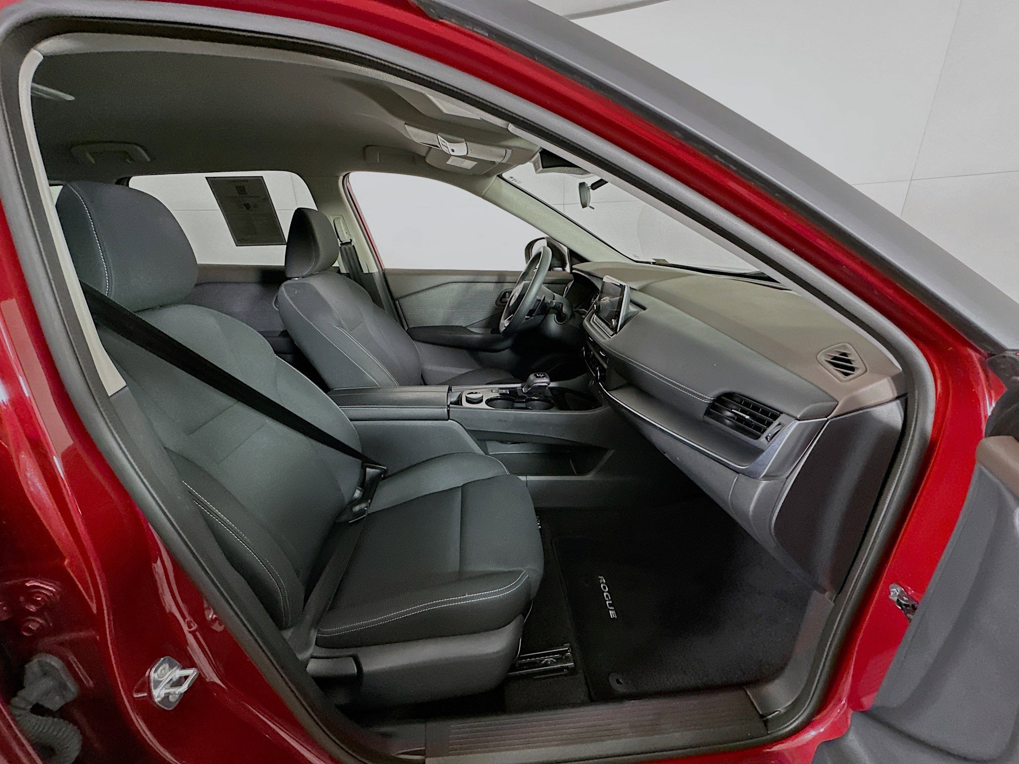 Used 2023 Nissan Rogue S image 31