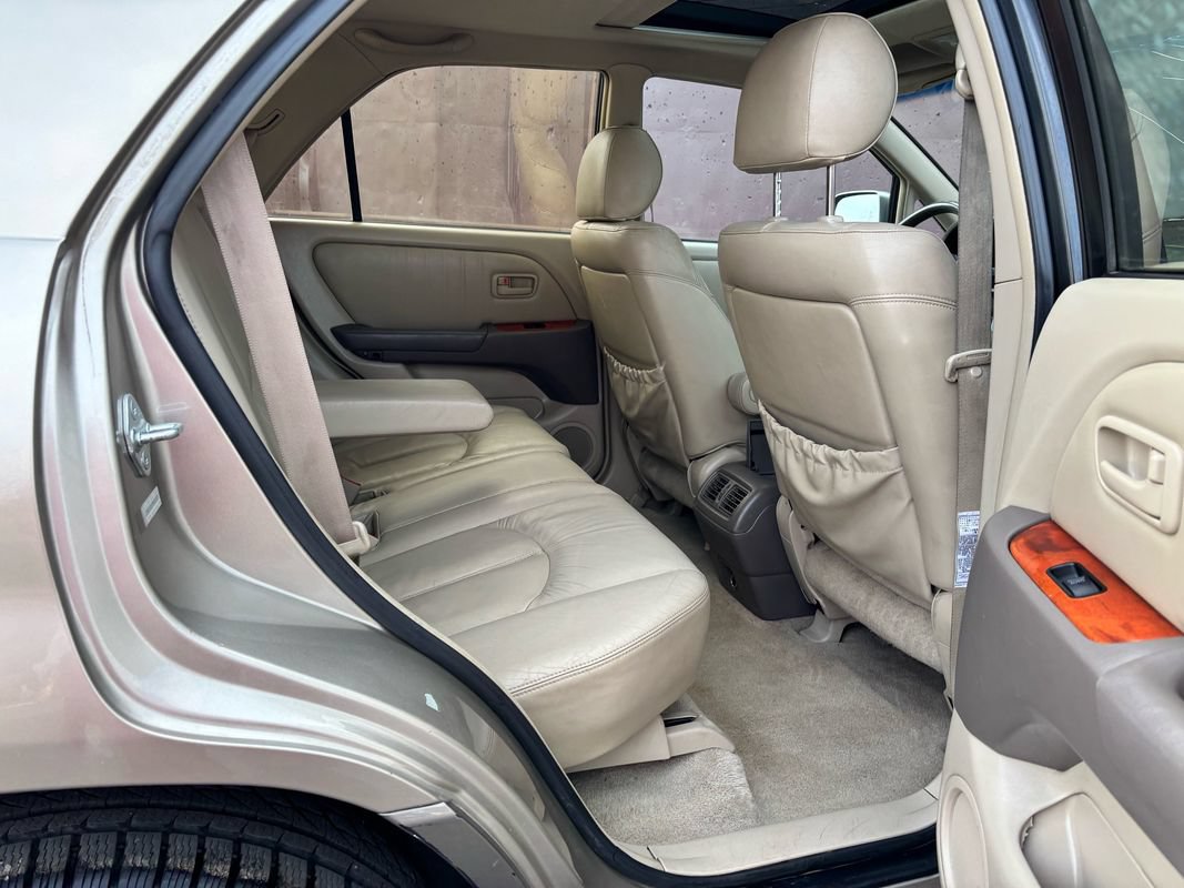 Used 2000 Lexus RX 300 FWD image 18