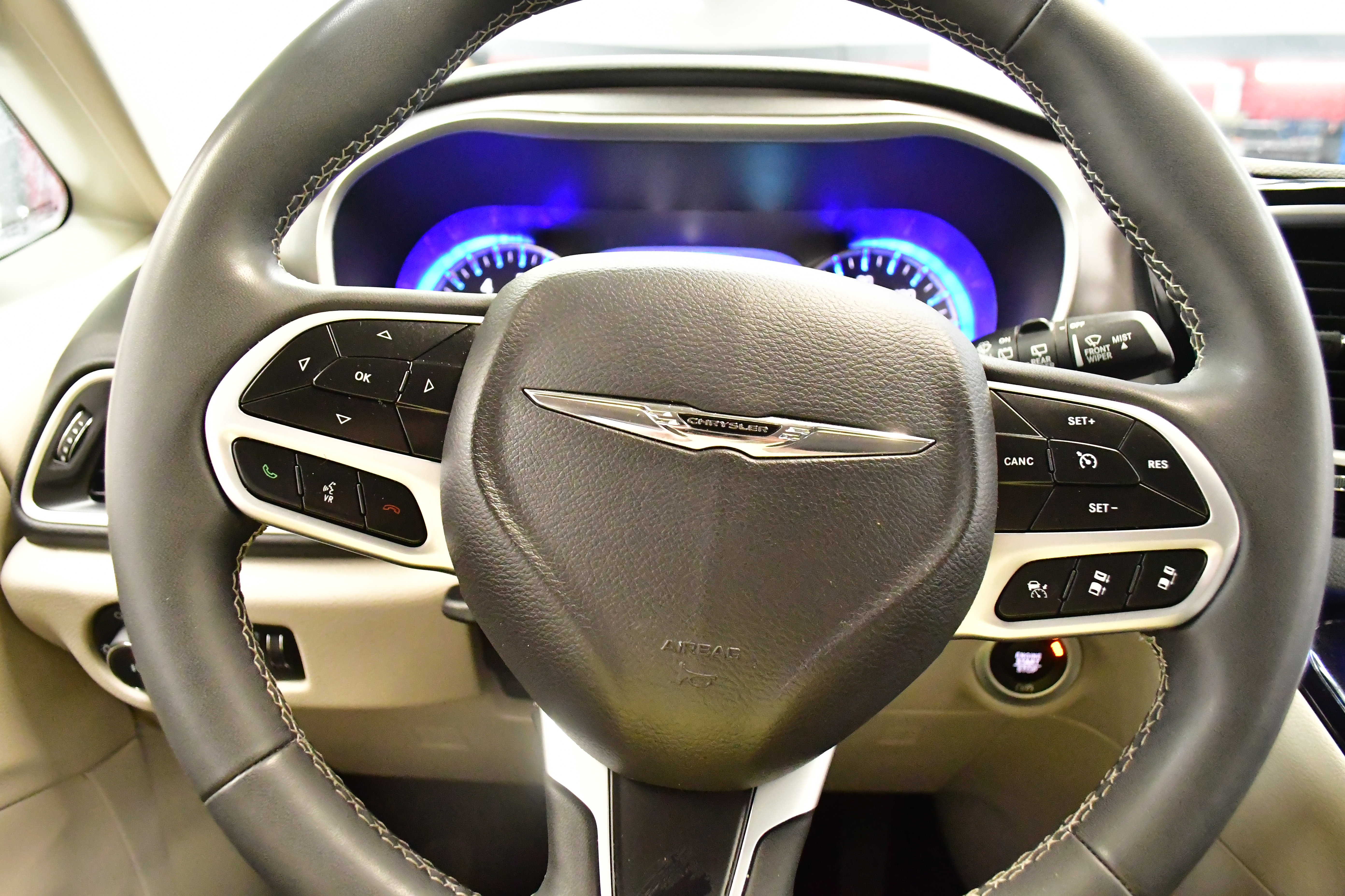 Used 2025 Chrysler Pacifica Select FWD image 20
