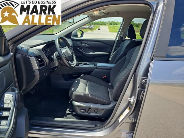 Used 2025 Nissan Rogue SV FWD image 18
