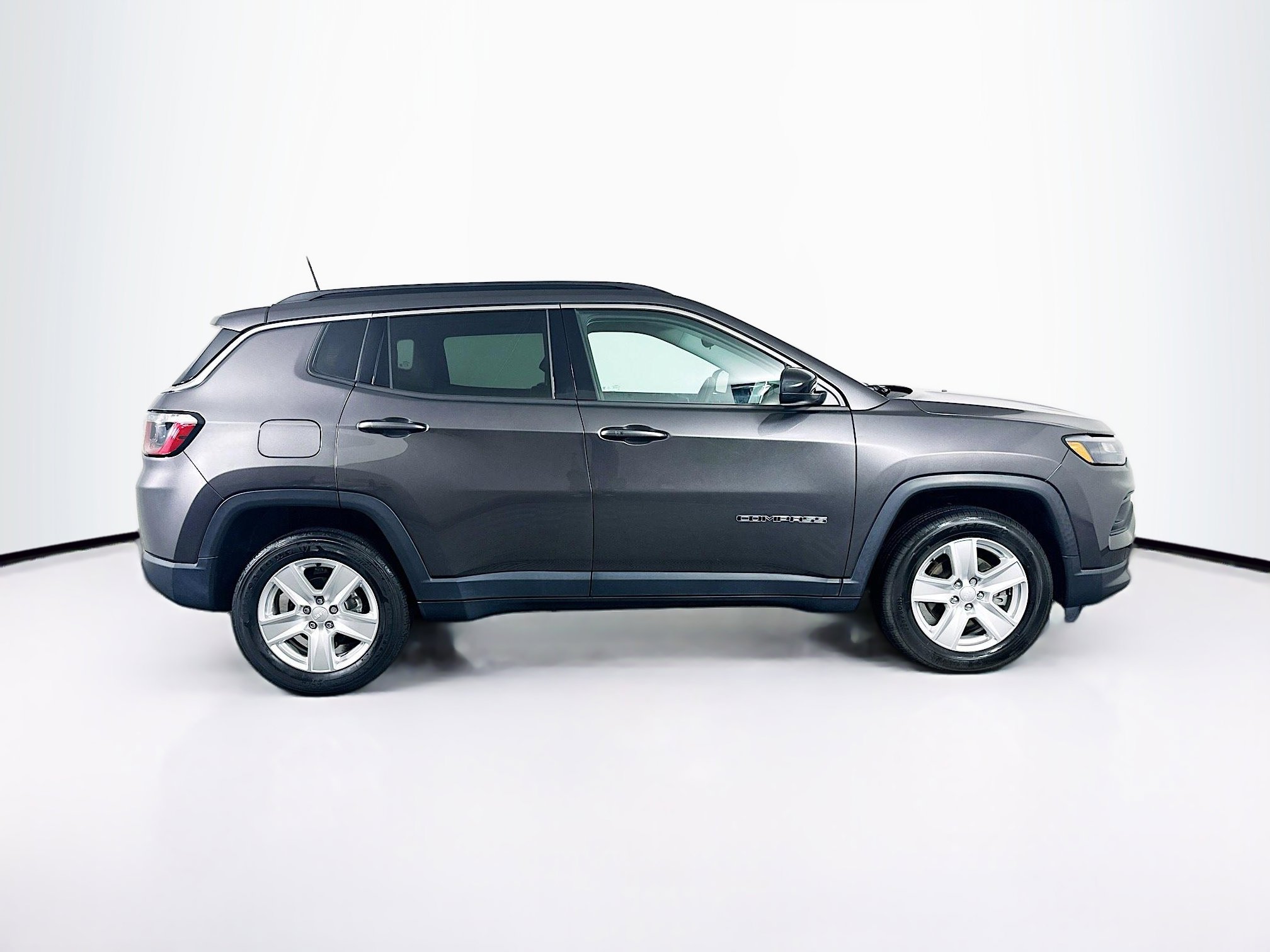 Used 2022 Jeep Compass Latitude image 10