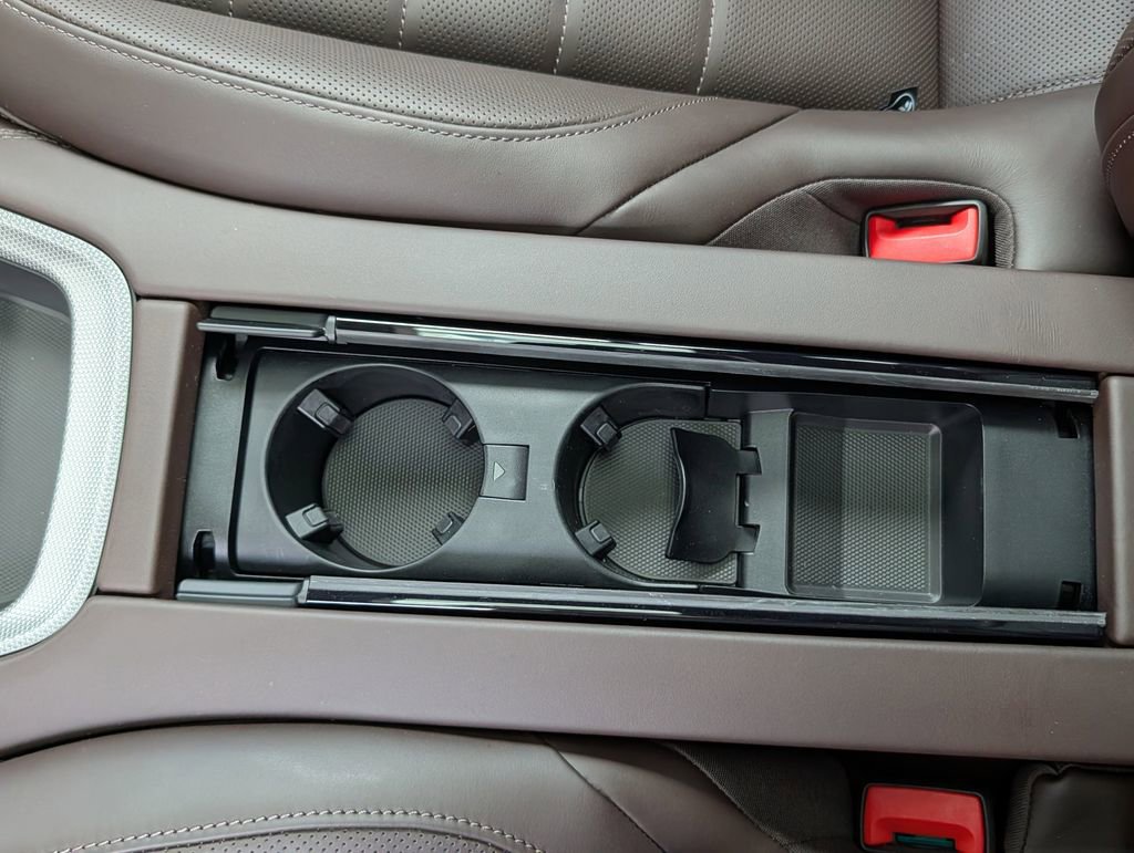 Used 2025 Porsche Panamera 4 image 30