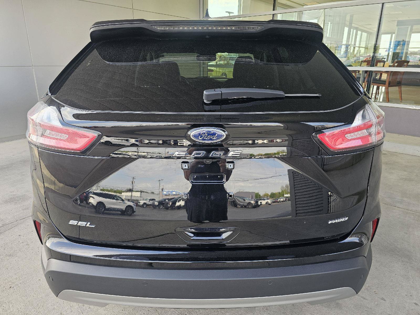 Used 2023 Ford Edge SEL w/ Convenience Package AWD/4WD image 4