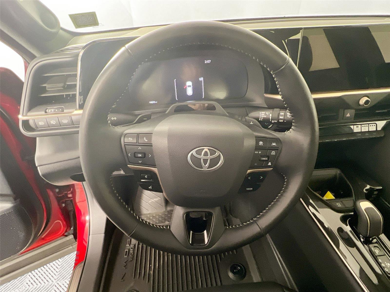 Used 2025 Toyota Crown Signia w/ Advanced Technology Package image 10