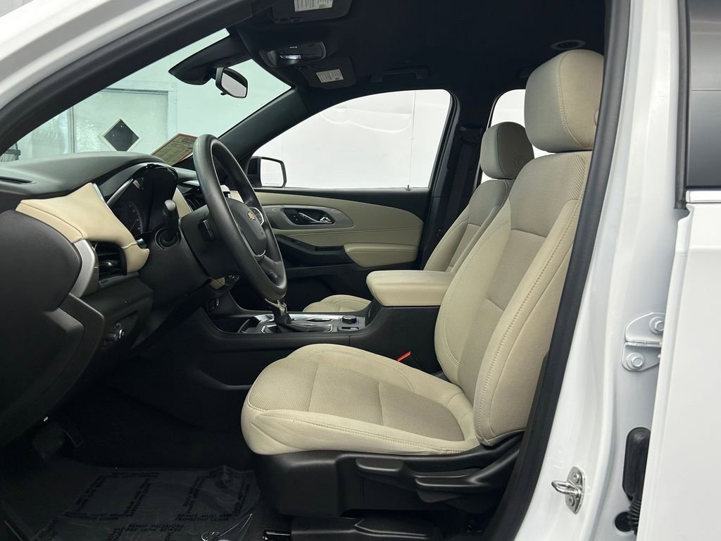 Used 2022 Chevrolet Traverse LS image 11