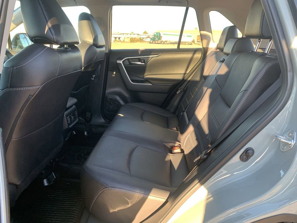 Used 2022 Toyota RAV4 XLE Premium image 23