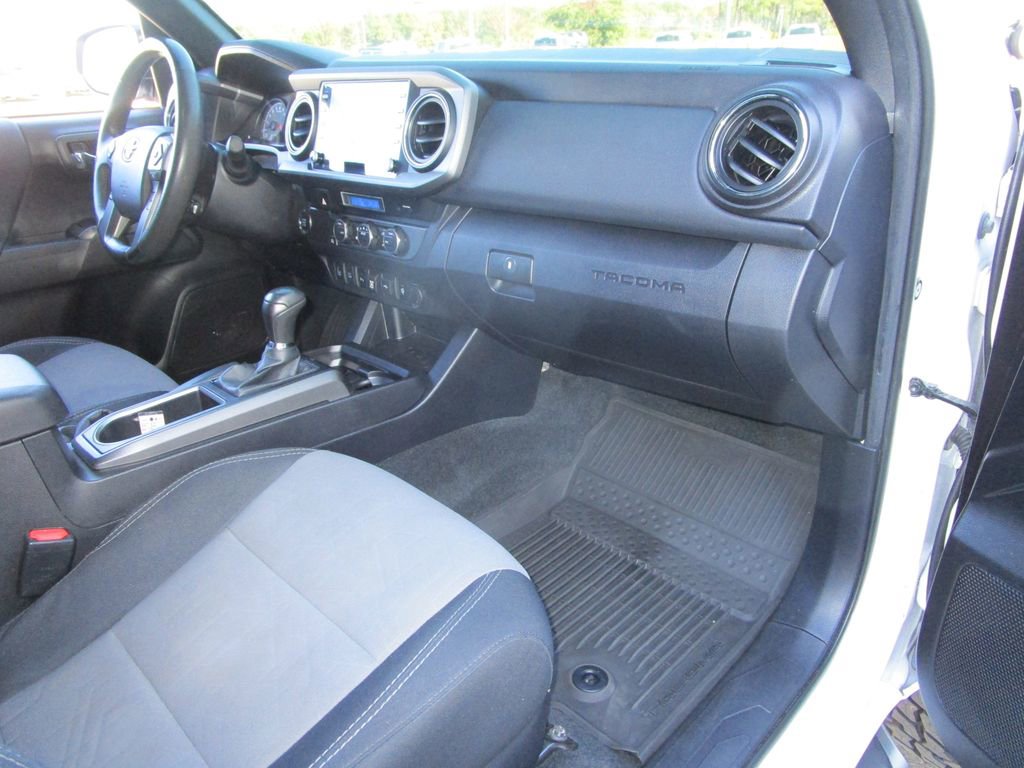 Used 2022 Toyota Tacoma TRD Off-Road image 27