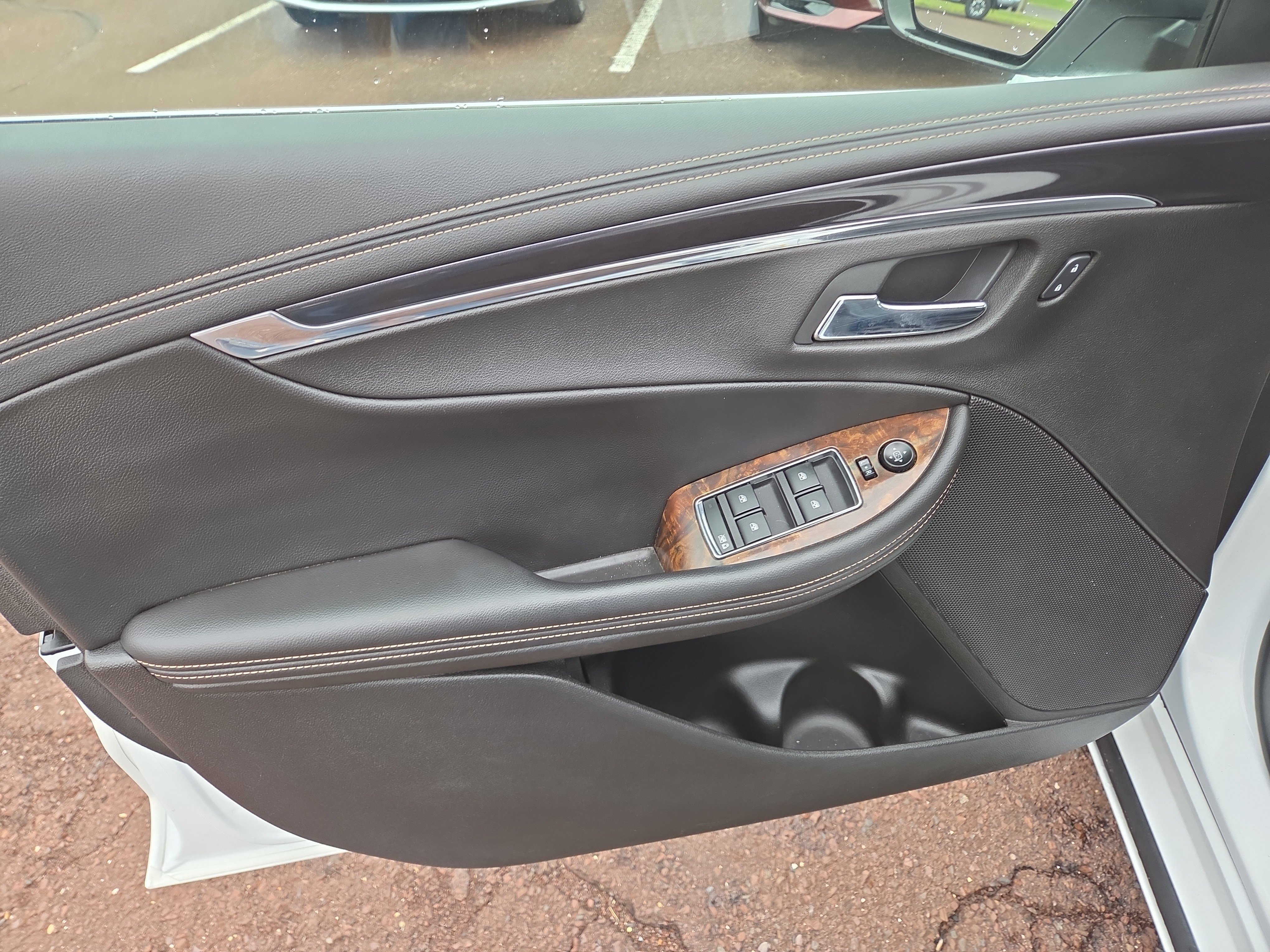 Used 2015 Chevrolet Impala LT w/ Convenience Package image 14