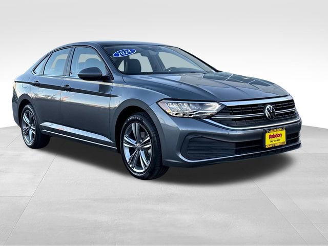 Used 2024 Volkswagen Jetta SE image 1