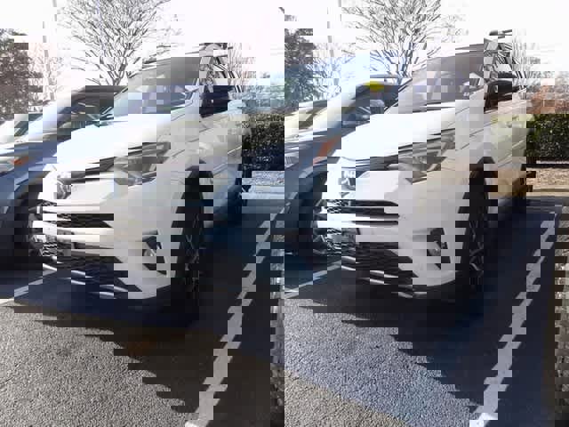 Used 2017 Toyota RAV4 SE image 1