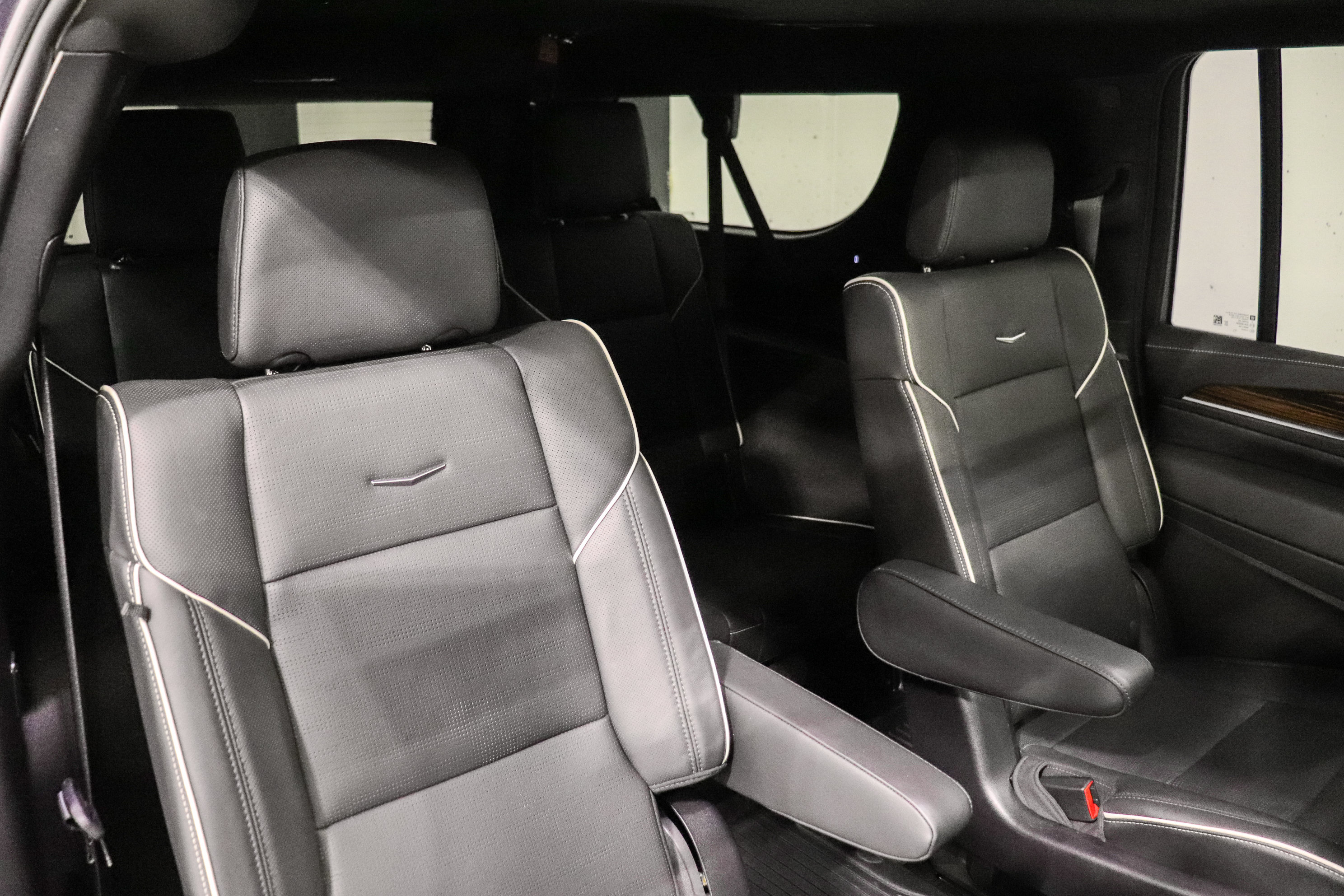 Used 2023 Cadillac Escalade ESV Premium Luxury AWD/4WD image 23