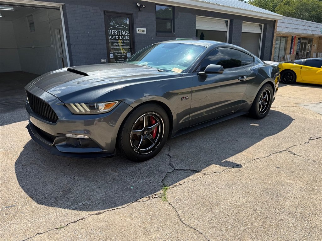 Used 2015 Ford Mustang GT RWD image 1