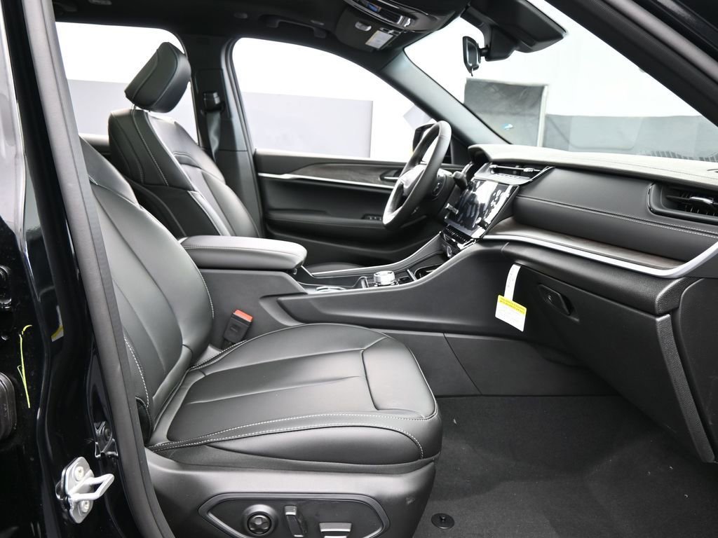 New 2026 Jeep Grand Cherokee Limited w/ Limited Altitude Package RWD image 40